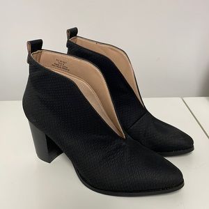 Journee Collection Womens Bellamy Ankle Pointed Toe